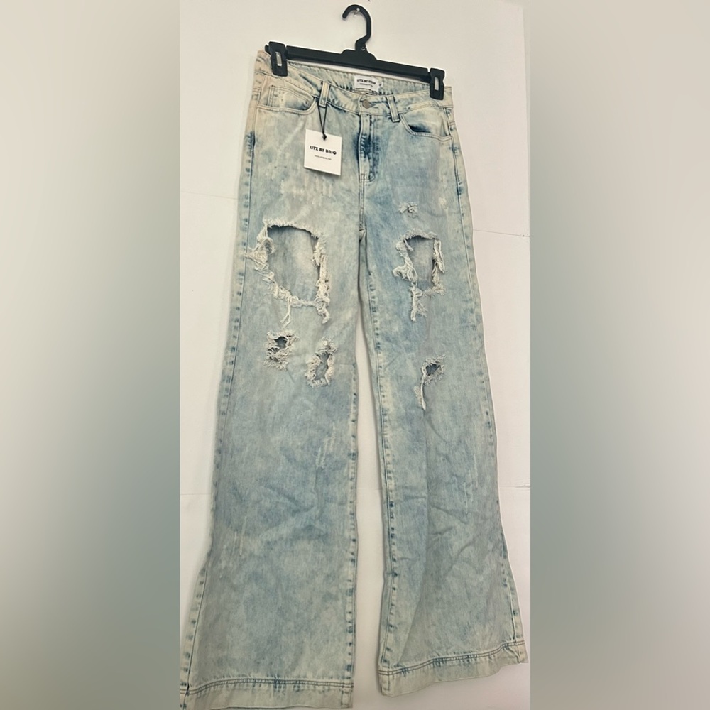 Women's Distressed Acid Wash Wide Leg Jeans Tag Sz 27 Waist Meas 30”LITZ BY UNIQ